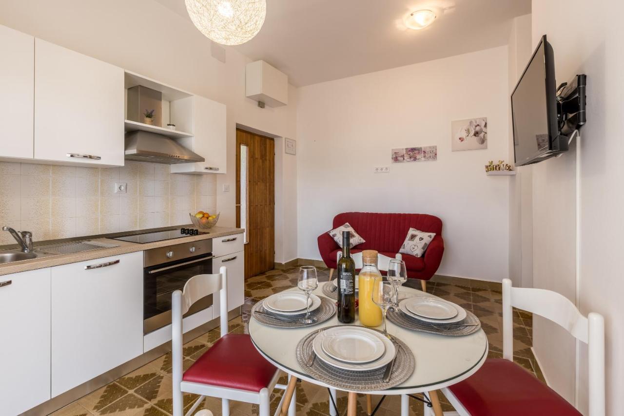 Family Apartments Jadrijevic Primošten Zewnętrze zdjęcie